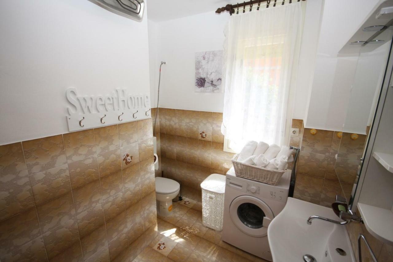 Two Bedroom Apartment, Nice Neighborhood, Free Parking, Wifi Pula Ngoại thất bức ảnh