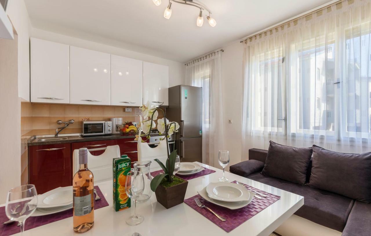 Two Bedroom Apartment, Nice Neighborhood, Free Parking, Wifi Pula Ngoại thất bức ảnh